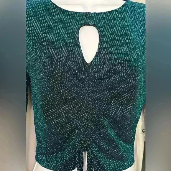 Lily White Keyhole Channel Front Top (478) - Picture 9 of 14